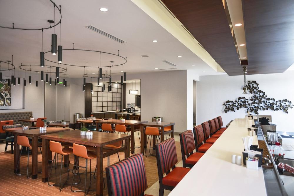 Hotel Hilton Garden Mall Of St. Matthews 3*