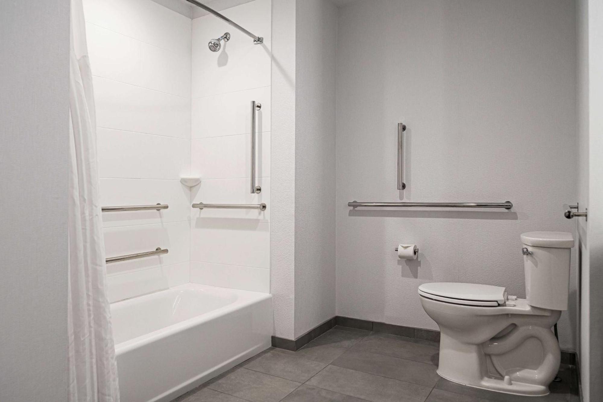Hilton Garden Mall Of St. Matthews 3*