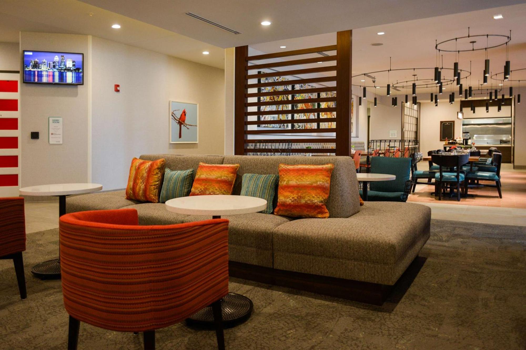 Hotel Hilton Garden Mall Of St. Matthews 3*